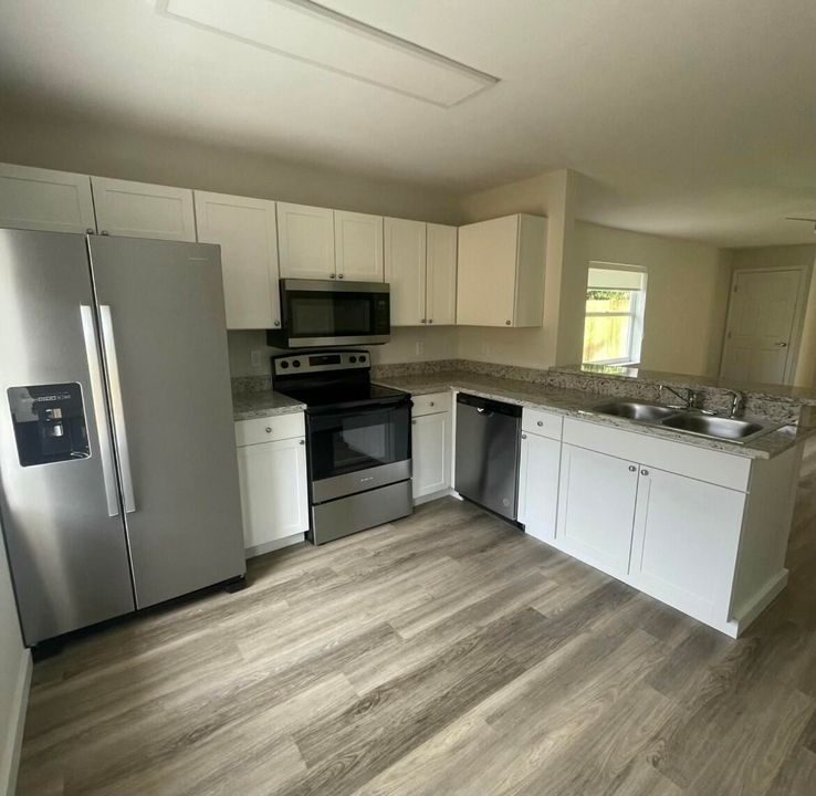 Active With Contract: $2,250 (2 beds, 2 baths, 910 Square Feet)