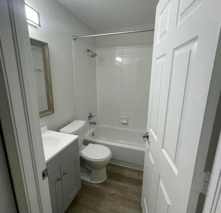 Active With Contract: $2,250 (2 beds, 2 baths, 910 Square Feet)