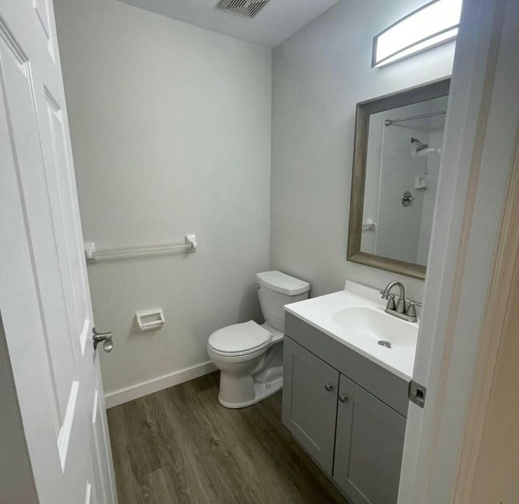 Active With Contract: $2,250 (2 beds, 2 baths, 910 Square Feet)