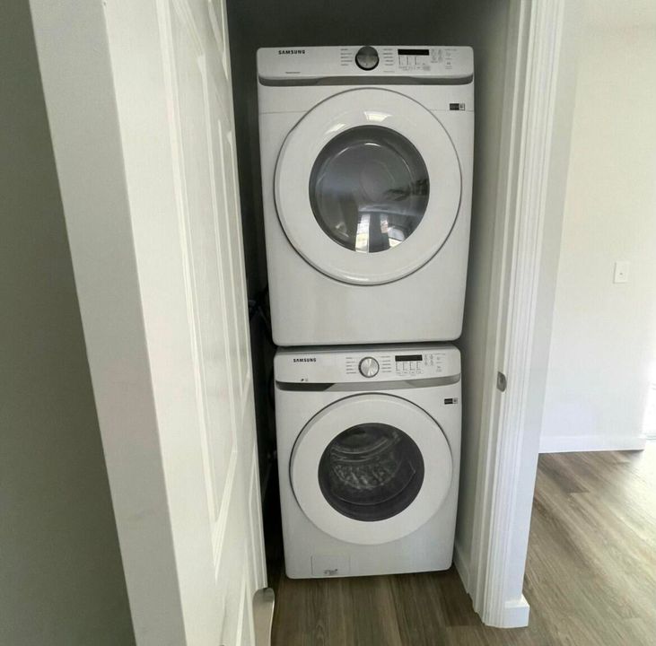 Active With Contract: $2,250 (2 beds, 2 baths, 910 Square Feet)