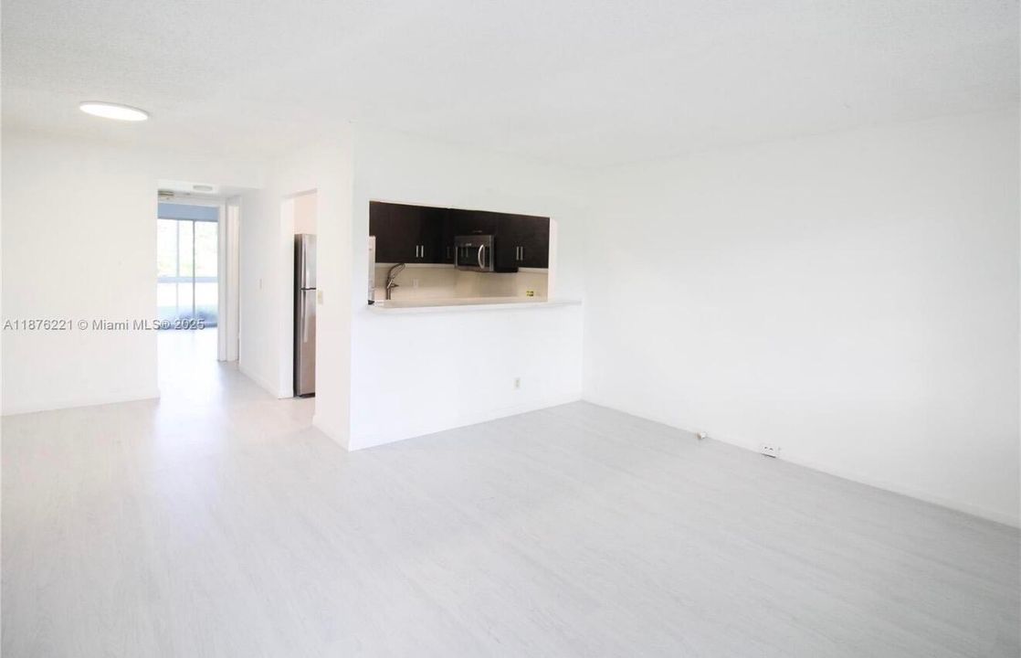 В аренду: $1,700 (1 спален, 1 ванн, 585 Квадратных фут)