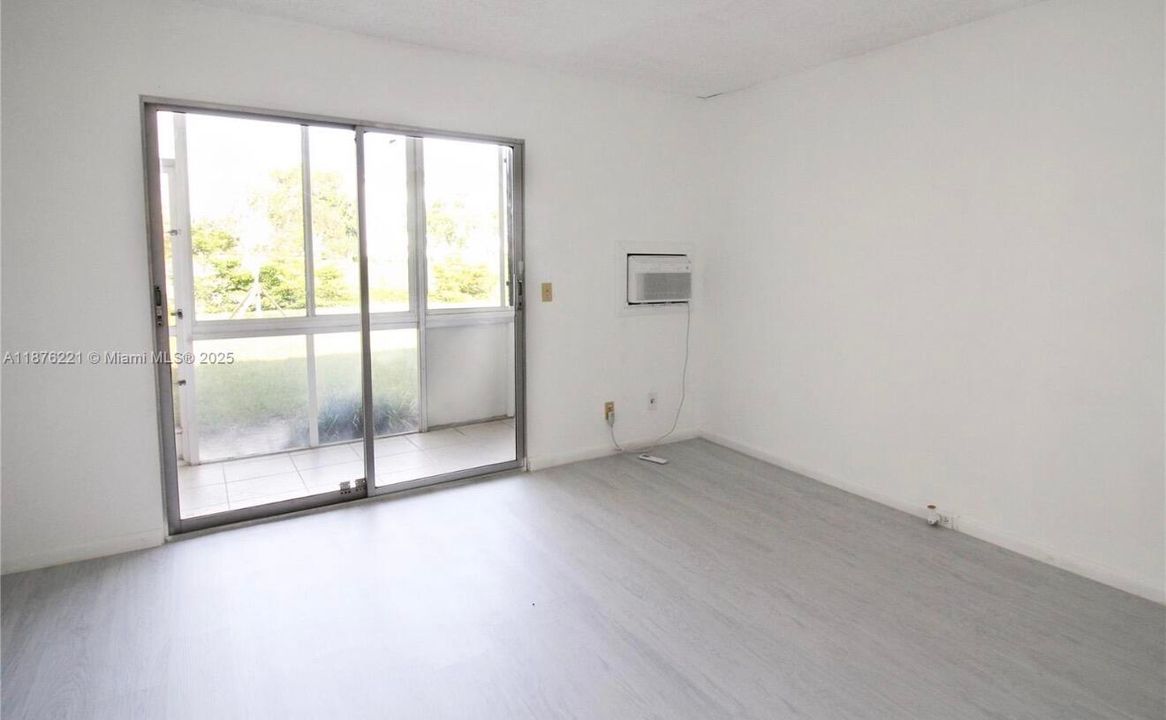 В аренду: $1,700 (1 спален, 1 ванн, 585 Квадратных фут)