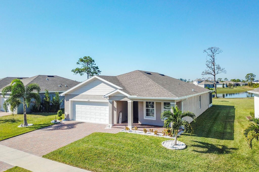 For Sale: $523,000 (4 beds, 2 baths, 1823 Square Feet)