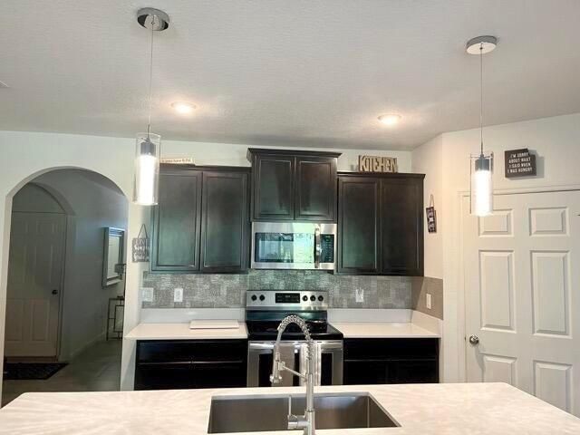 В аренду: $2,700 (4 спален, 2 ванн, 1827 Квадратных фут)