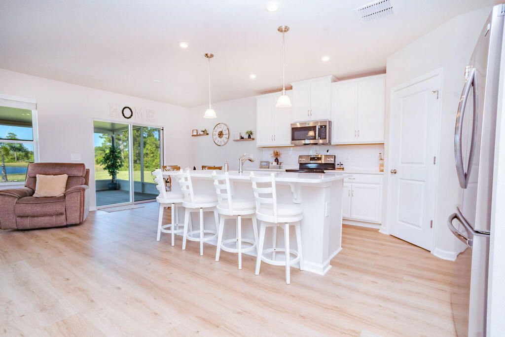 For Sale: $523,000 (4 beds, 2 baths, 1823 Square Feet)