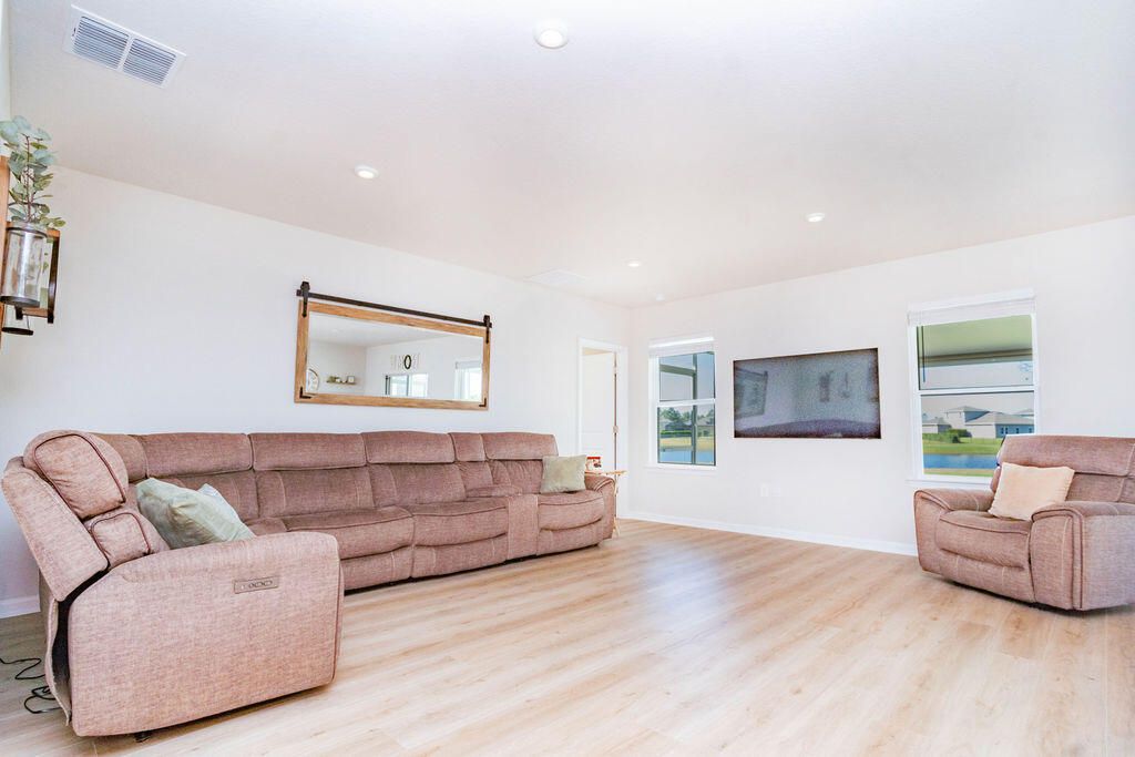 For Sale: $523,000 (4 beds, 2 baths, 1823 Square Feet)