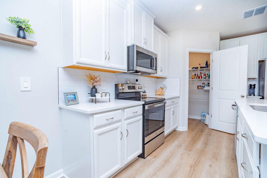 For Sale: $523,000 (4 beds, 2 baths, 1823 Square Feet)