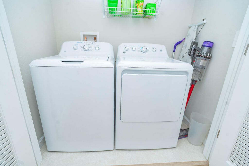 For Sale: $523,000 (4 beds, 2 baths, 1823 Square Feet)