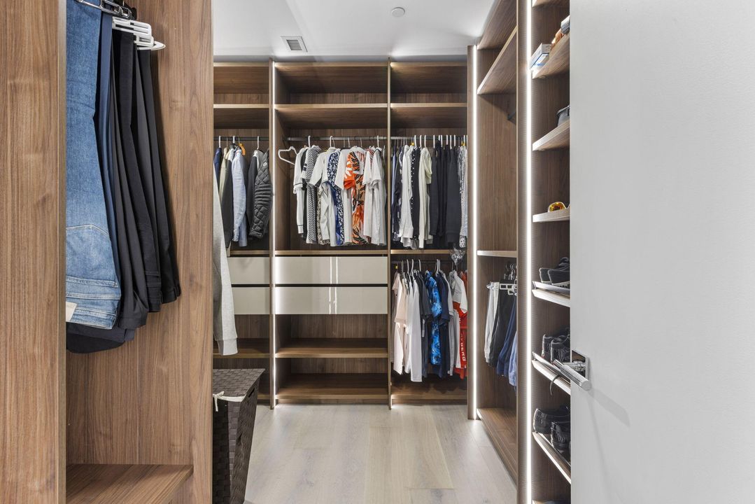 For Sale: $7,995,000 (4 beds, 3 baths, 3069 Square Feet)