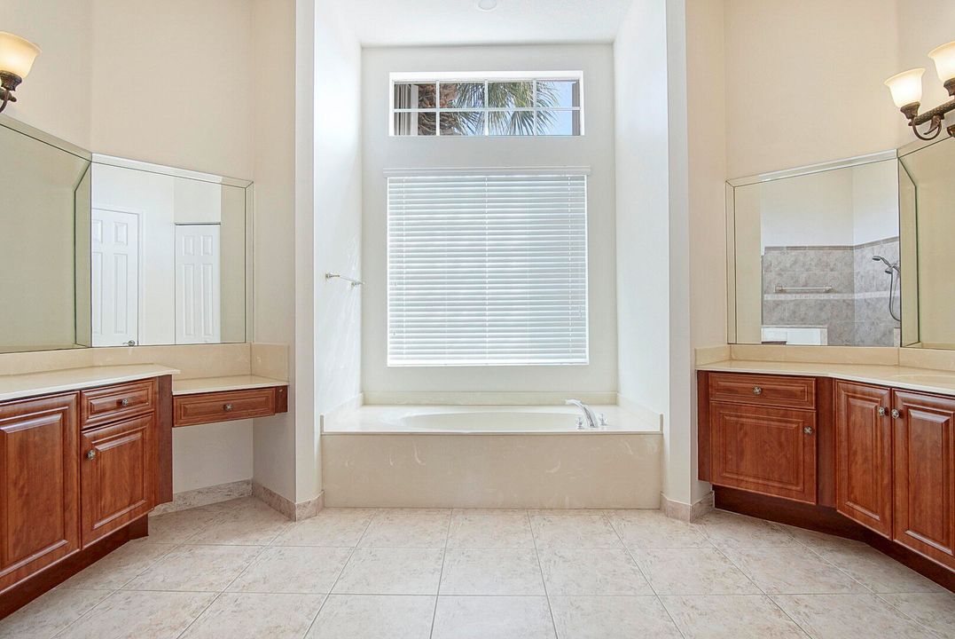 For Sale: $525,000 (4 beds, 3 baths, 2943 Square Feet)