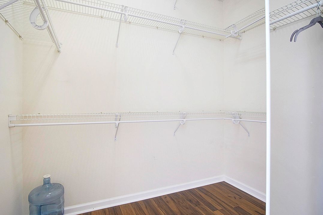 For Sale: $525,000 (4 beds, 3 baths, 2943 Square Feet)