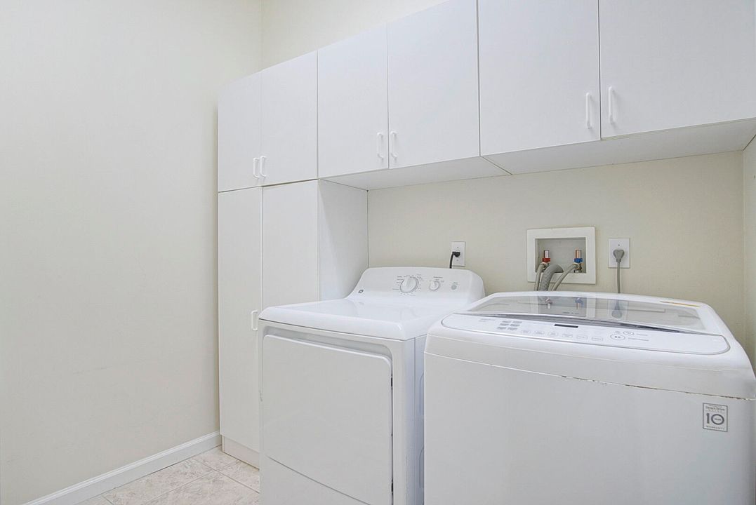 For Sale: $525,000 (4 beds, 3 baths, 2943 Square Feet)