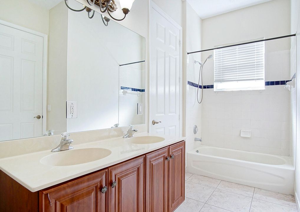 For Sale: $525,000 (4 beds, 3 baths, 2943 Square Feet)