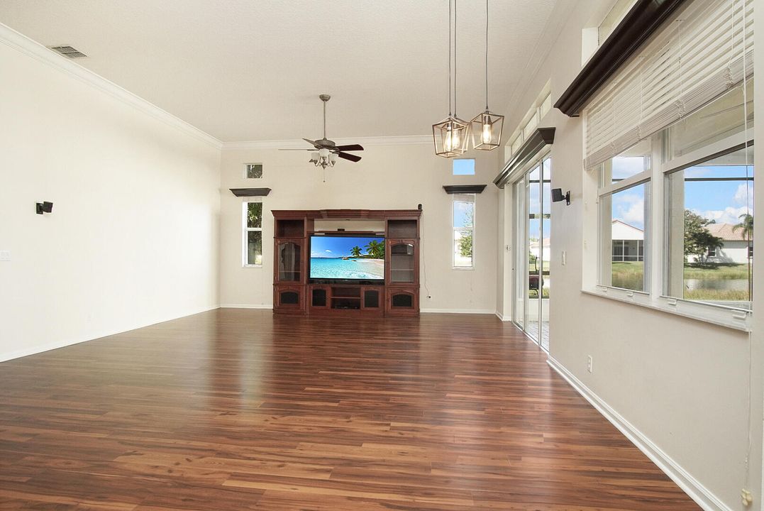 For Sale: $525,000 (4 beds, 3 baths, 2943 Square Feet)