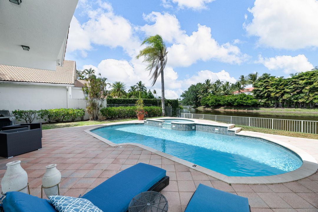 For Sale: $2,699,900 (3 beds, 3 baths, 3155 Square Feet)