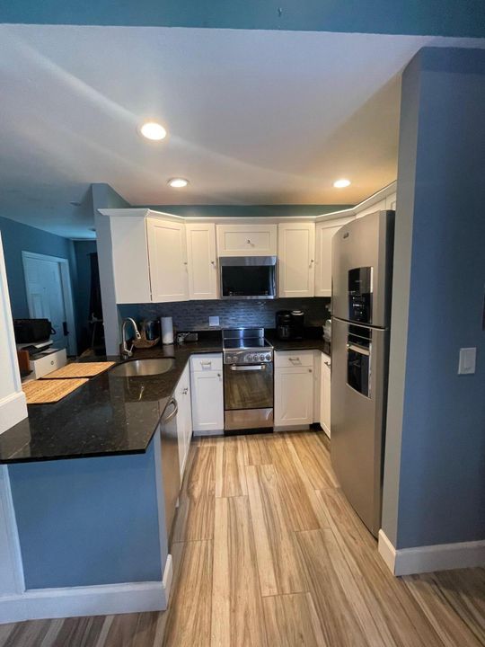 For Sale: $3,300,000 (6 beds, 4 baths, 4401 Square Feet)