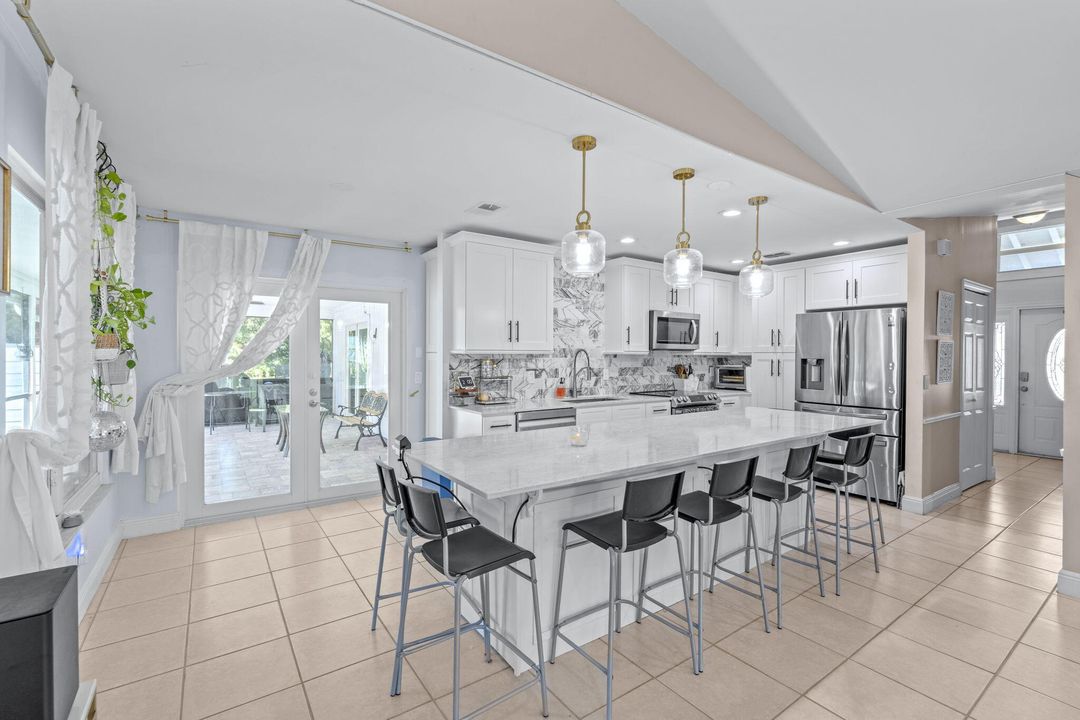 For Sale: $645,000 (3 beds, 2 baths, 2076 Square Feet)