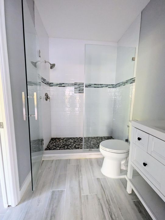 For Sale: $3,300,000 (6 beds, 4 baths, 4401 Square Feet)