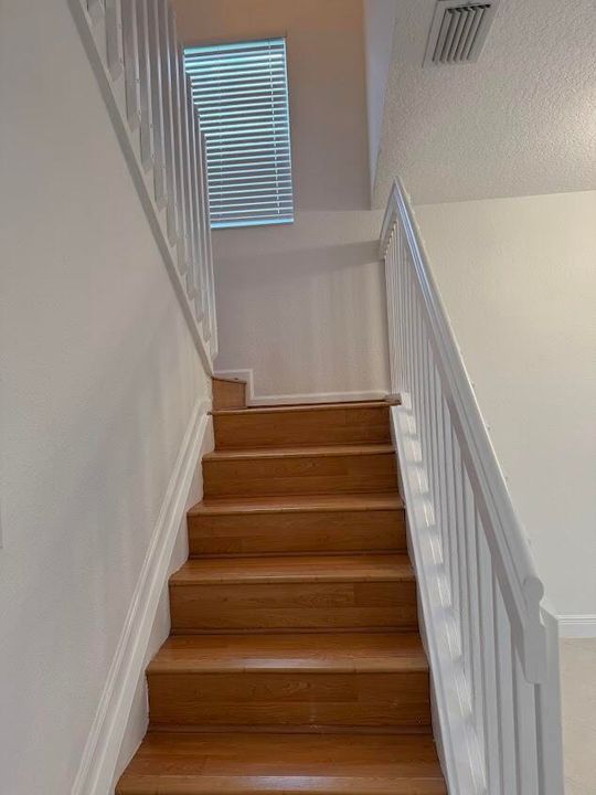 出租: $3,300 (3 贝兹, 2 浴室, 1653 平方英尺)