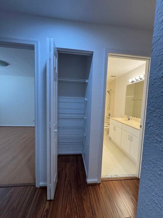 出租: $3,300 (3 贝兹, 2 浴室, 1653 平方英尺)