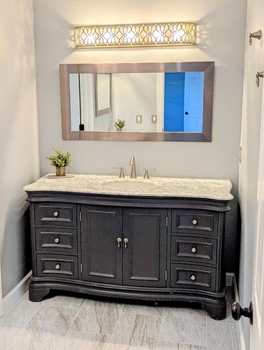 For Sale: $3,300,000 (6 beds, 4 baths, 4401 Square Feet)