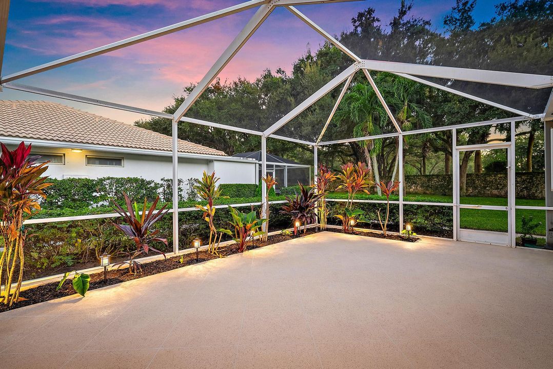 Active With Contract: $399,000 (2 beds, 2 baths, 1152 Square Feet)