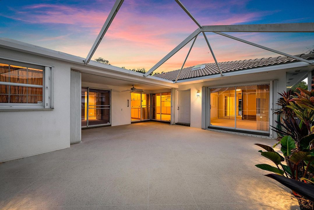 Active With Contract: $399,000 (2 beds, 2 baths, 1152 Square Feet)