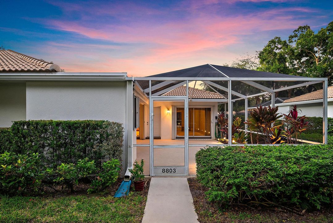 Active With Contract: $399,000 (2 beds, 2 baths, 1152 Square Feet)