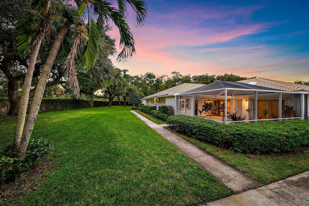 Active With Contract: $399,000 (2 beds, 2 baths, 1152 Square Feet)