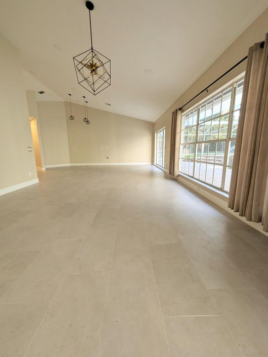 For Sale: $3,300,000 (6 beds, 4 baths, 4401 Square Feet)