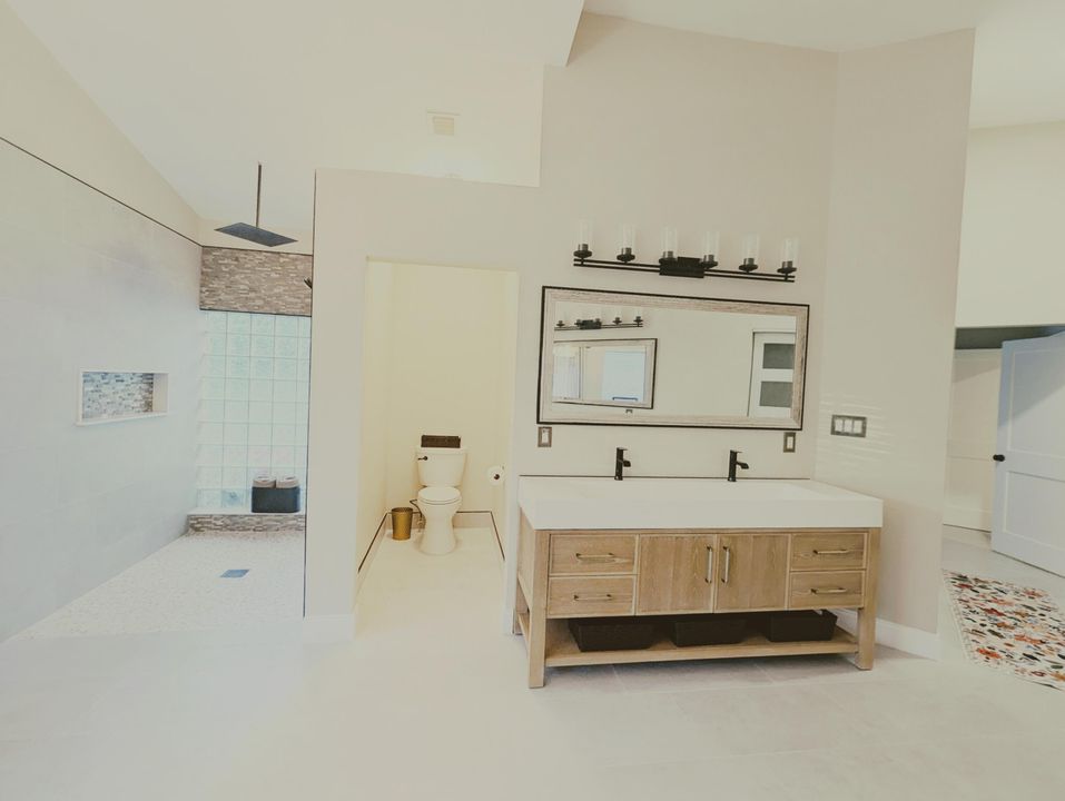 For Sale: $3,300,000 (6 beds, 4 baths, 4401 Square Feet)