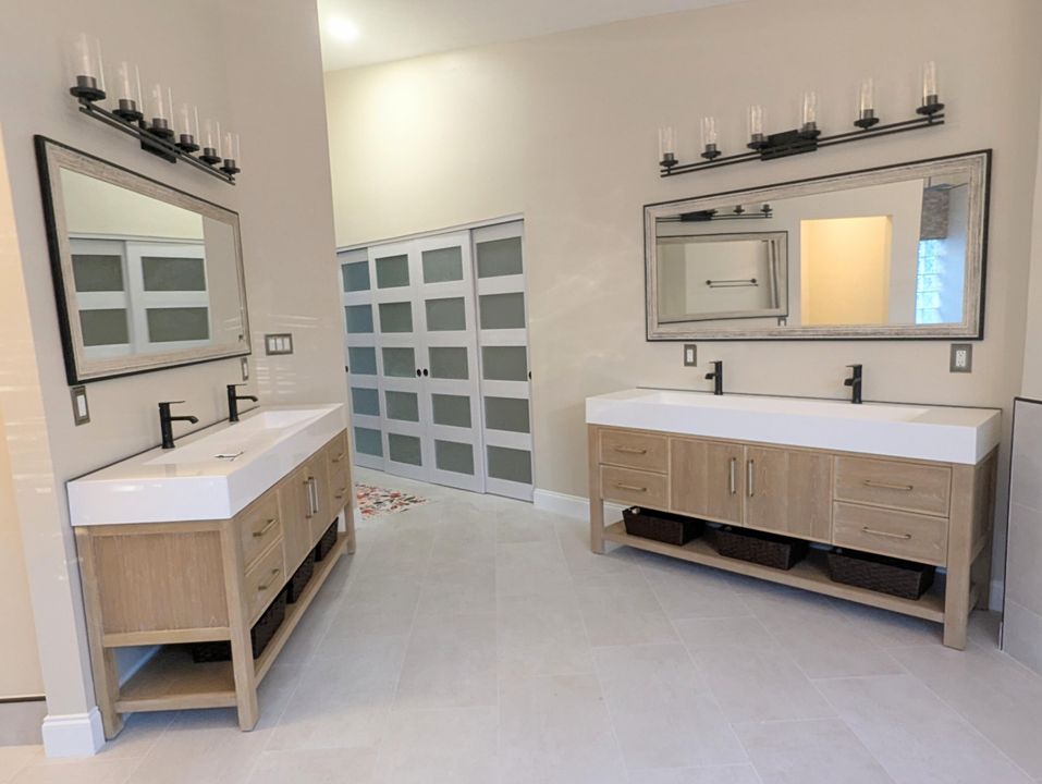 For Sale: $3,300,000 (6 beds, 4 baths, 4401 Square Feet)