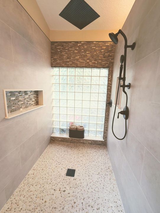 For Sale: $3,300,000 (6 beds, 4 baths, 4401 Square Feet)