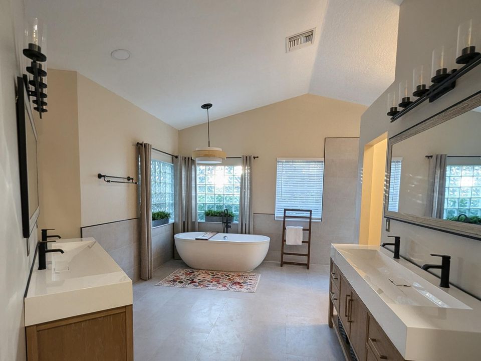 For Sale: $3,300,000 (6 beds, 4 baths, 4401 Square Feet)