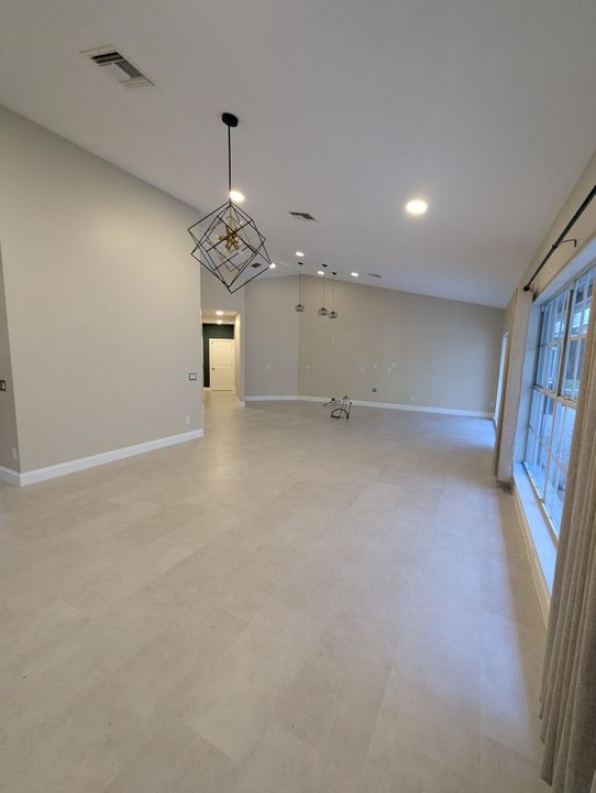 For Sale: $3,300,000 (6 beds, 4 baths, 4401 Square Feet)