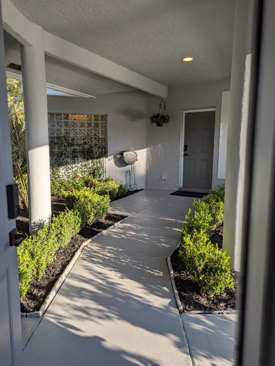 For Sale: $3,300,000 (6 beds, 4 baths, 4401 Square Feet)