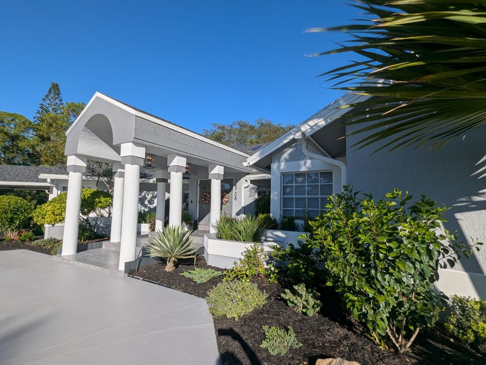 For Sale: $3,300,000 (6 beds, 4 baths, 4401 Square Feet)