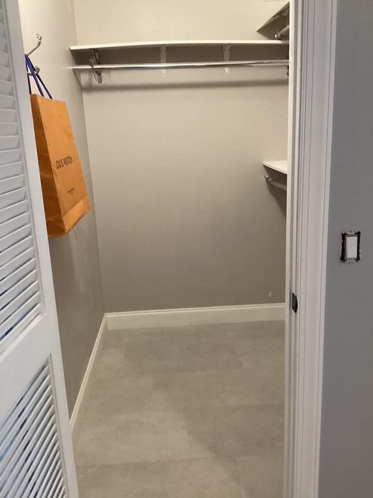 For Sale: $3,300,000 (6 beds, 4 baths, 4401 Square Feet)