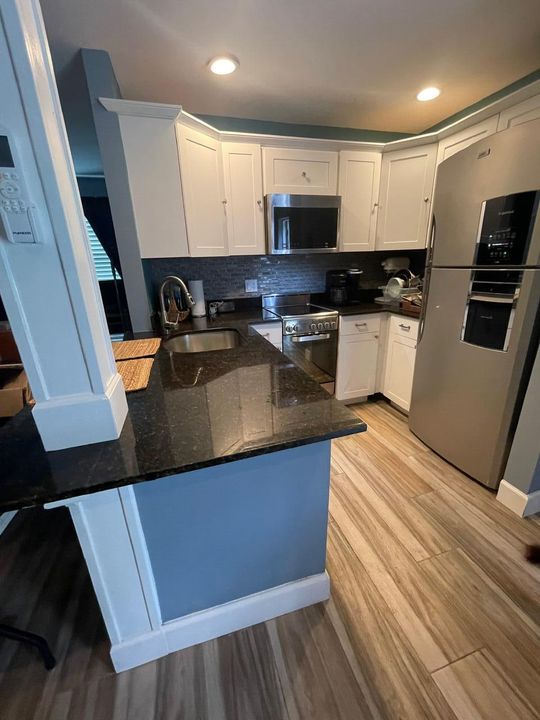 For Sale: $3,300,000 (6 beds, 4 baths, 4401 Square Feet)