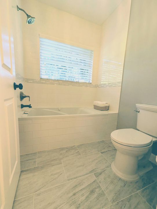 For Sale: $3,300,000 (6 beds, 4 baths, 4401 Square Feet)