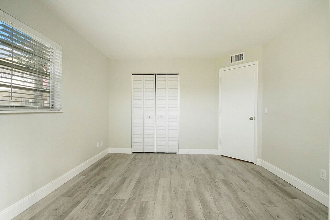 For Sale: $155,000 (2 beds, 2 baths, 1000 Square Feet)