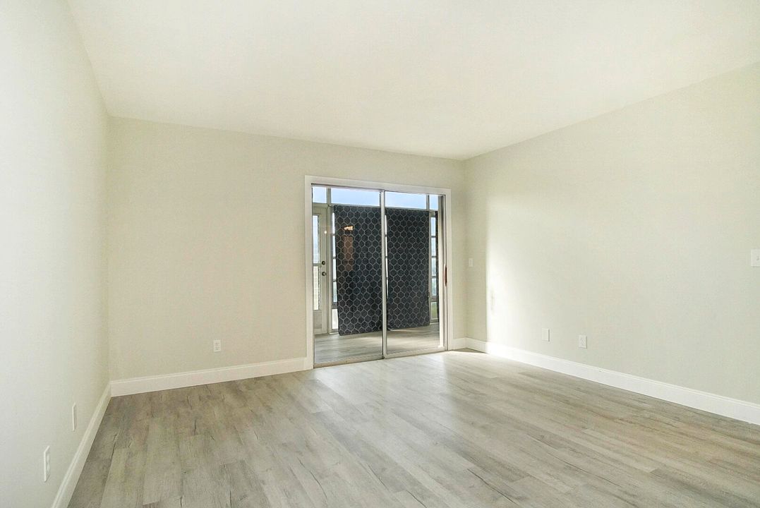 For Sale: $155,000 (2 beds, 2 baths, 1000 Square Feet)