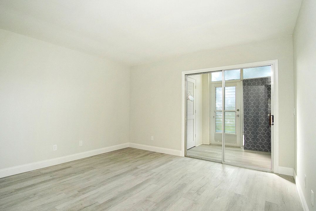 For Sale: $155,000 (2 beds, 2 baths, 1000 Square Feet)