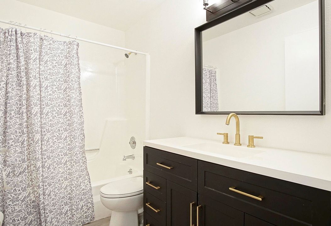 For Sale: $155,000 (2 beds, 2 baths, 1000 Square Feet)