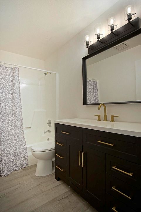 For Sale: $155,000 (2 beds, 2 baths, 1000 Square Feet)