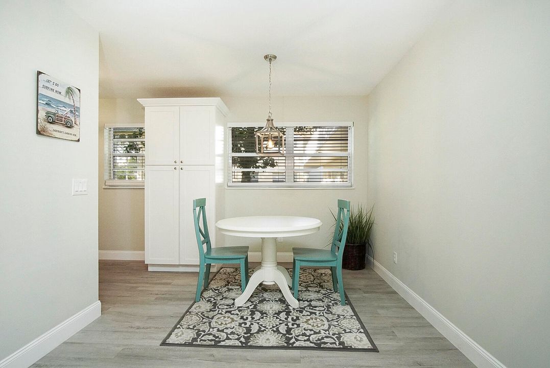 For Sale: $155,000 (2 beds, 2 baths, 1000 Square Feet)