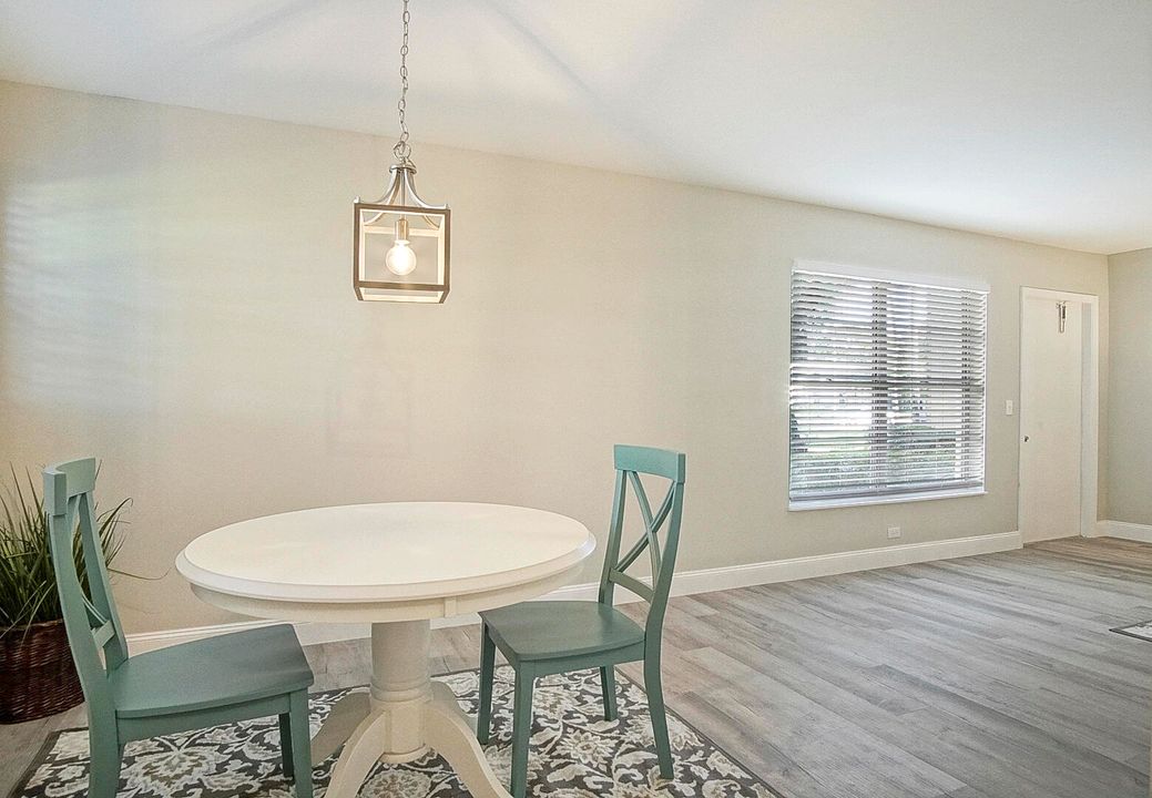 For Sale: $155,000 (2 beds, 2 baths, 1000 Square Feet)