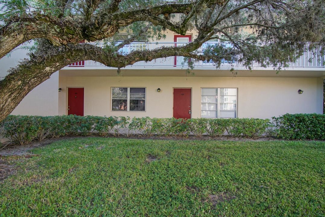 For Sale: $155,000 (2 beds, 2 baths, 1000 Square Feet)