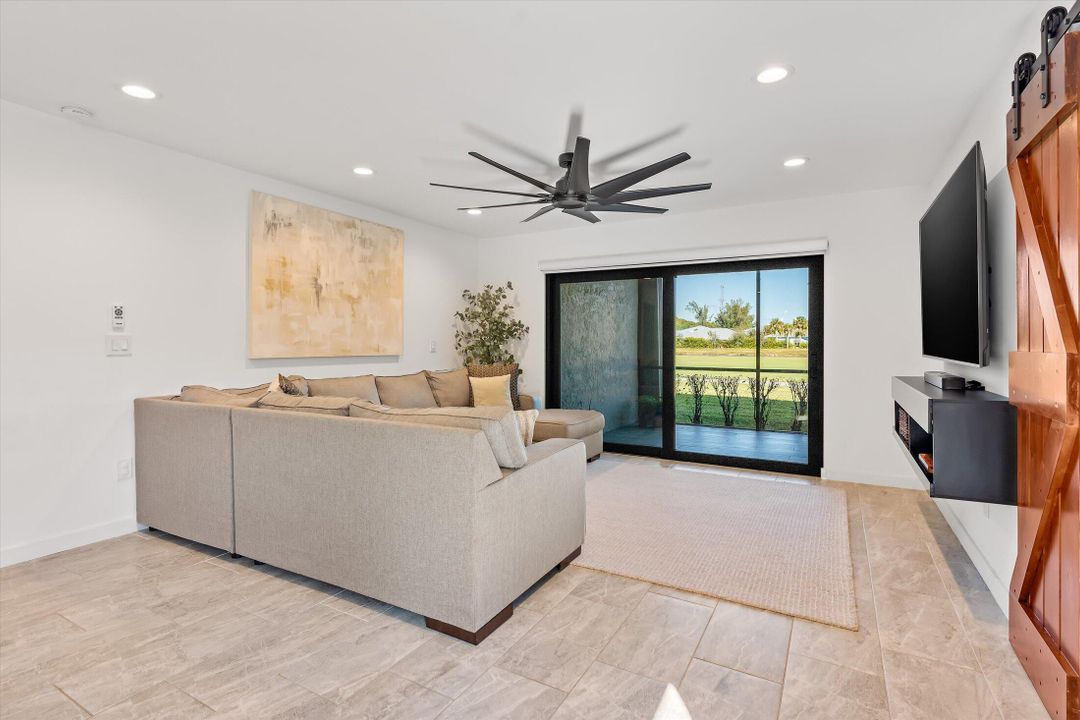 На продажу: $385,000 (3 спален, 2 ванн, 1411 Квадратных фут)