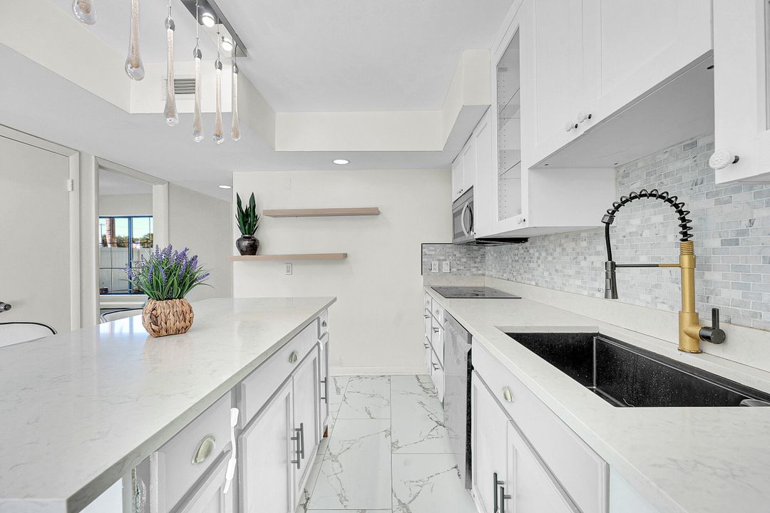 For Sale: $389,500 (3 beds, 2 baths, 1279 Square Feet)